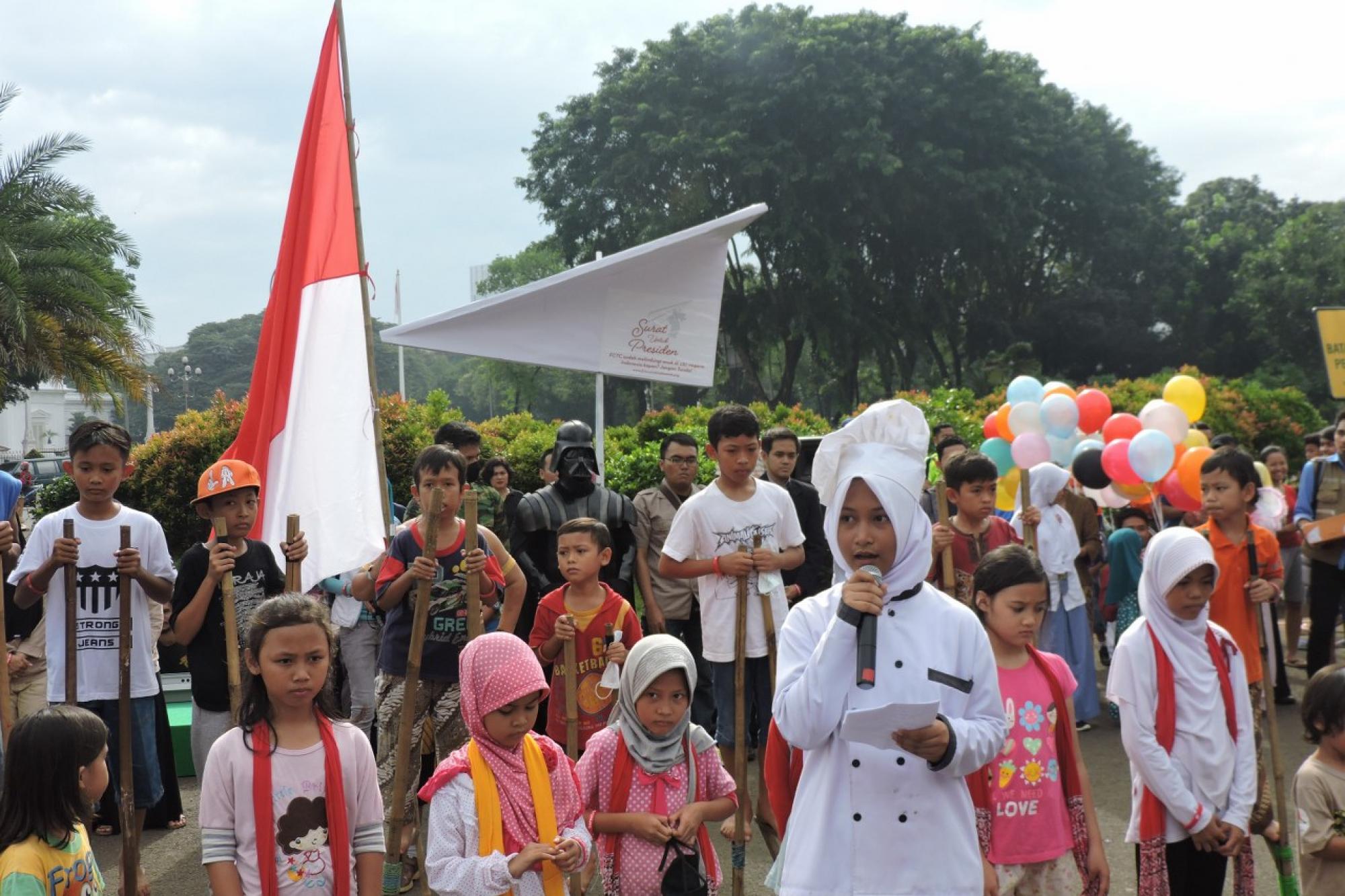 Aksi 10.000 Pesawat Kertas untuk Presiden