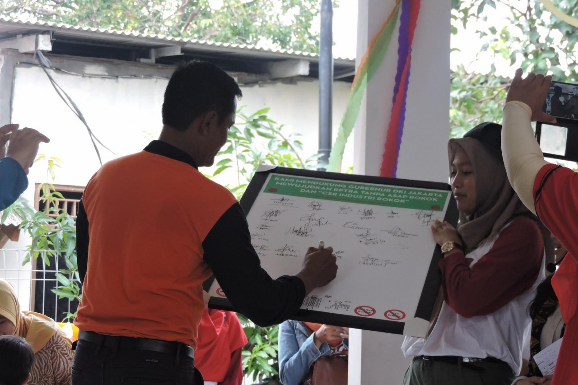 Taman Ramah Anak Tanpa Iklan Rokok