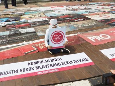 Mendesak Komitmen Pemerintah Melarang Iklan Rokok Melalui Revisi PP 109/2012