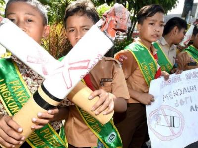 Kesehatan Anak-anak Versus Gula-gula Ekonomi Industri Rokok